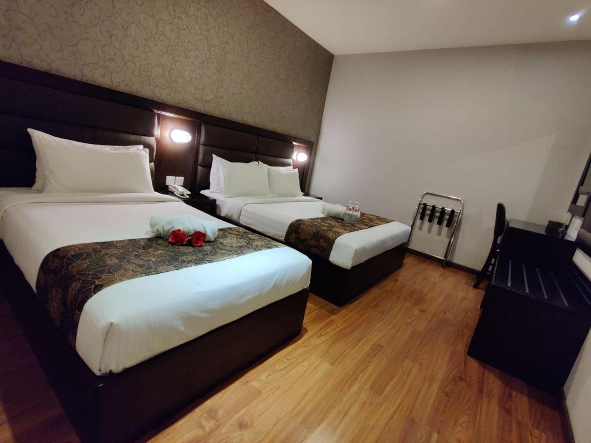 Castello Hotel Kulai Exterior photo