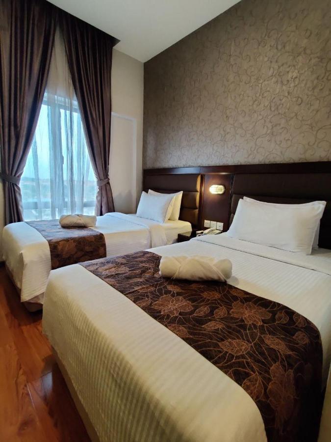Castello Hotel Kulai Exterior photo