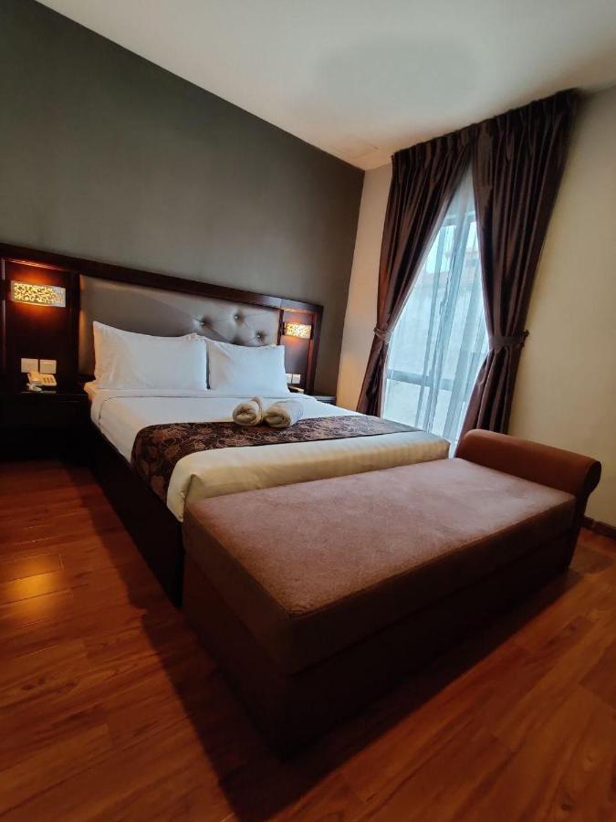 Castello Hotel Kulai Exterior photo