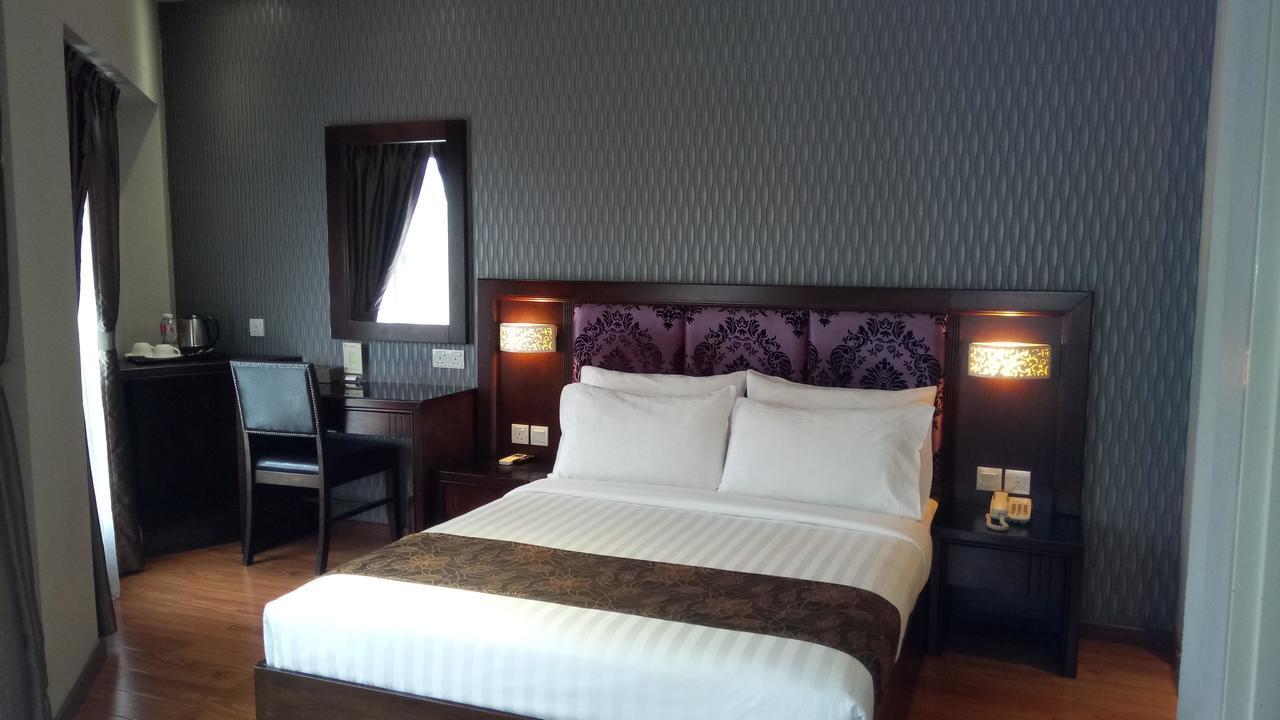 Castello Hotel Kulai Exterior photo